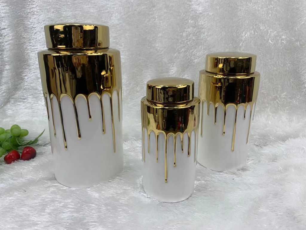 White Porcelain Jar with Gold Dipped Detail and Lid (3 Sizes)
